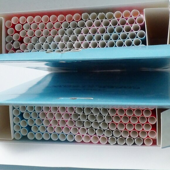 2 Boxes of Paper Straws 200 Straws Total 4 Different Colors Included - Picture 3 of 4